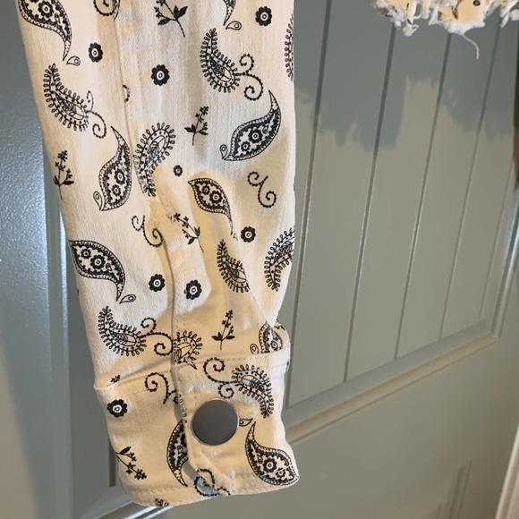 Kittenish Paisley Crop Jacket - Picture 4 of 12